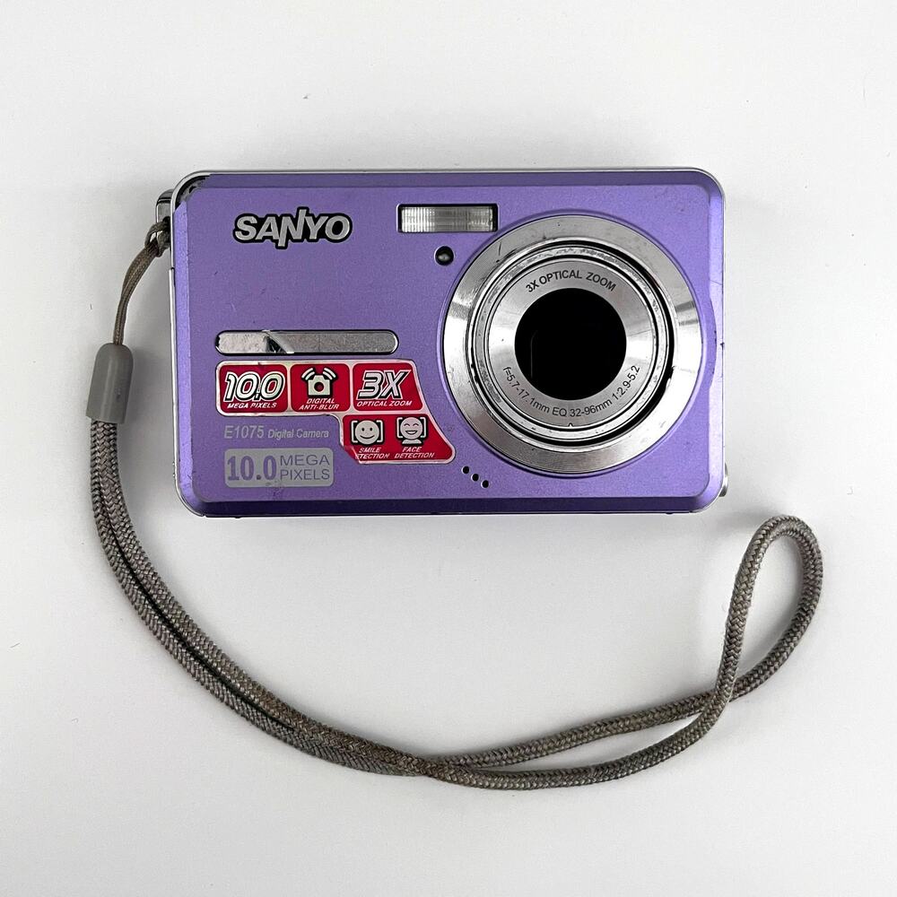 Sanyo E1075 Purple Digital Camera 10 Megapixels 3X Zoom UNTESTED